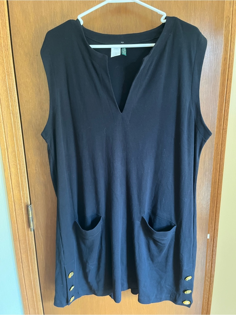 Sleeveless Black V-Neck Tunic with Front Pockets - Brand: